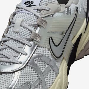 Nike Men's Silver and White Athletic Shoes